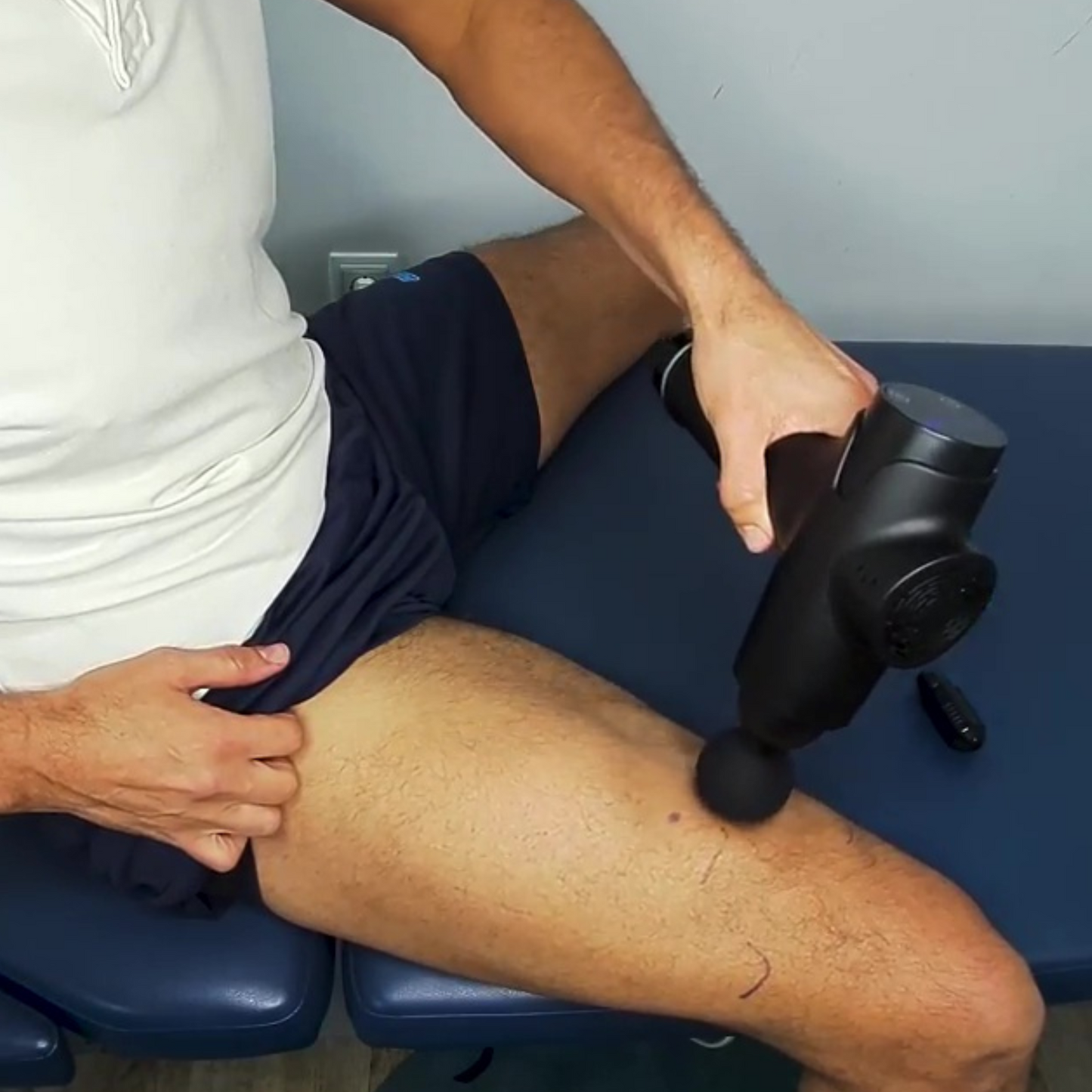 Heikel™ Pistola de masaje grande con maletín + cabezales